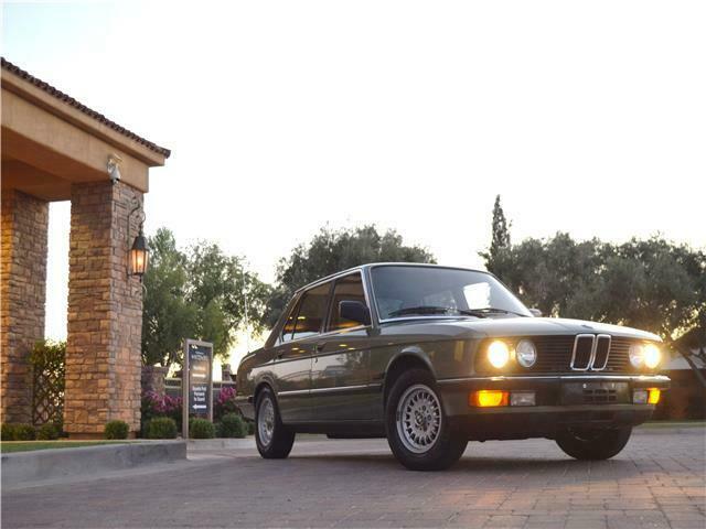 1985 Green BMW 518I 4-Door