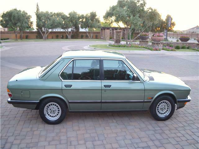 1985 Green BMW 518I 4-Door
