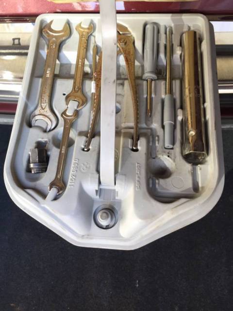 1985 Burgundy BMW 5-Series Sedan