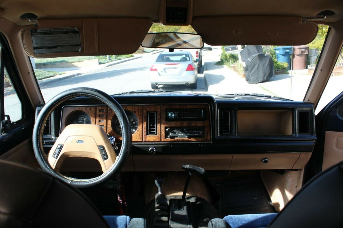 1985 Blue Ford Bronco II SUV