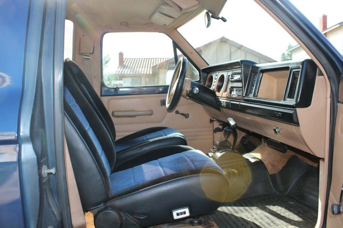 1985 Blue Ford Bronco II SUV