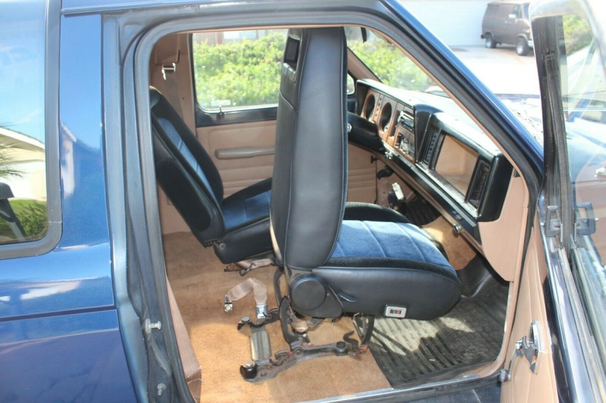 1985 Blue Ford Bronco II SUV