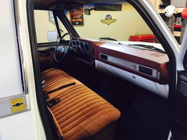 1985 White Chevrolet C-10 Cab & Chassis