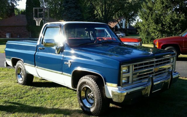 1985 Blue/white Chevrolet C-10 Truck