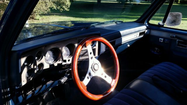 1985 Blue/white Chevrolet C-10 Truck