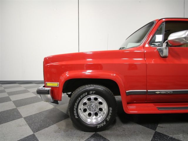 1985 Red Chevrolet Suburban