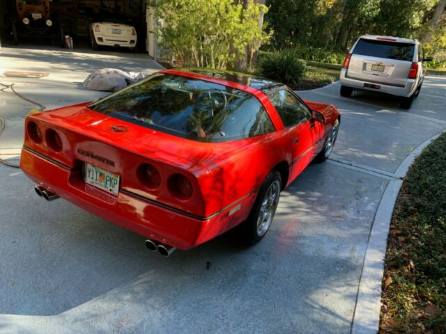 1985 Red Chevrolet Corvette Coupe