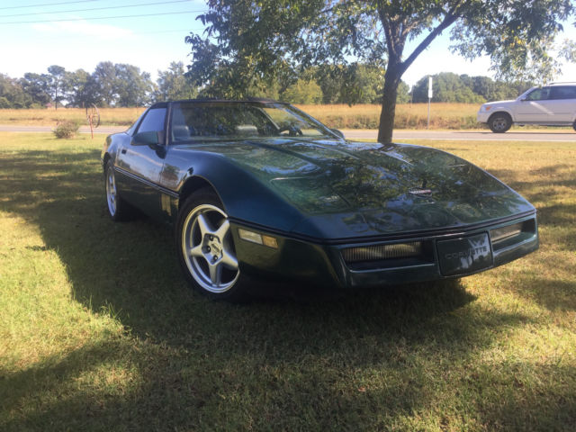 1985 Red Chevrolet Corvette Coupe