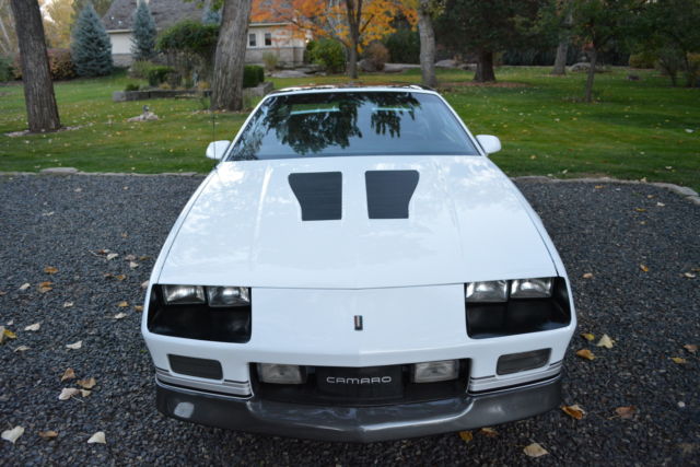 1985 White Chevrolet Camaro Coupe