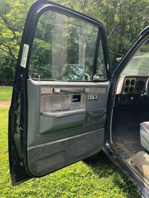 1985 Blue Chevrolet C-10 Standard Cab Pickup