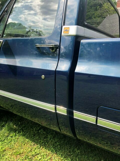 1985 Blue Chevrolet C-10 Standard Cab Pickup