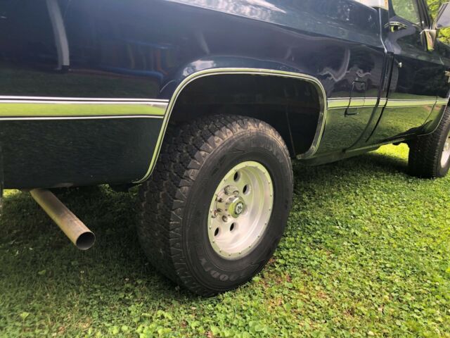 1985 Blue Chevrolet C-10 Standard Cab Pickup