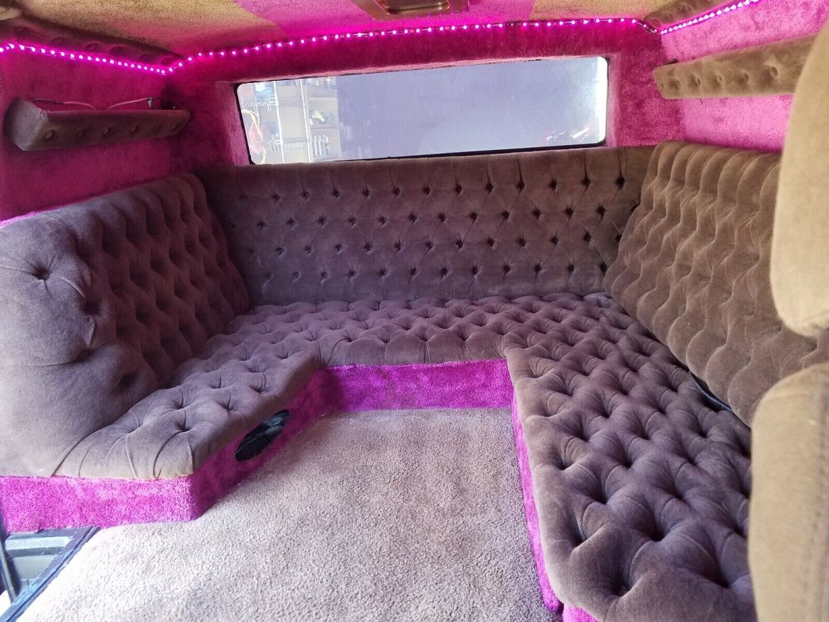 1985 Red Chevrolet Astro Van