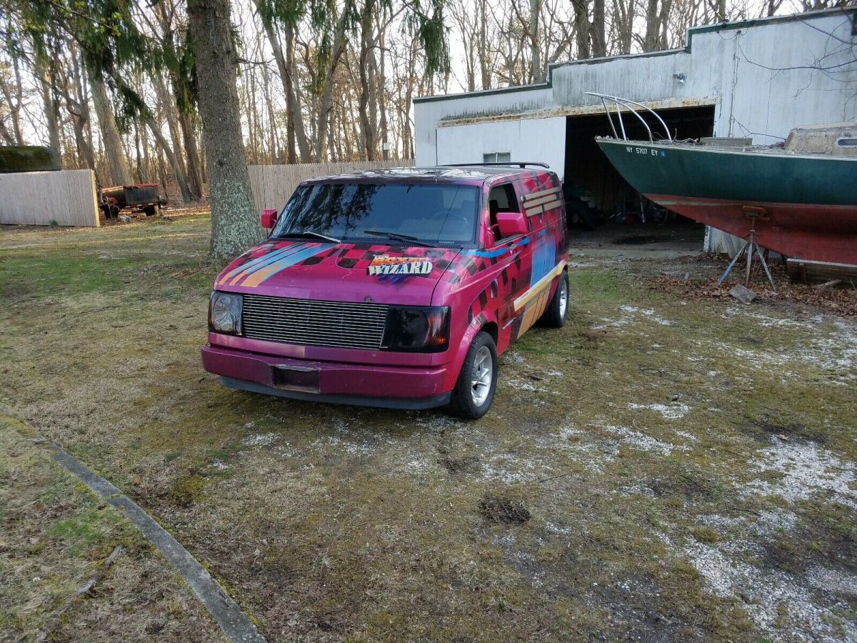 1985 Red Chevrolet Astro Van