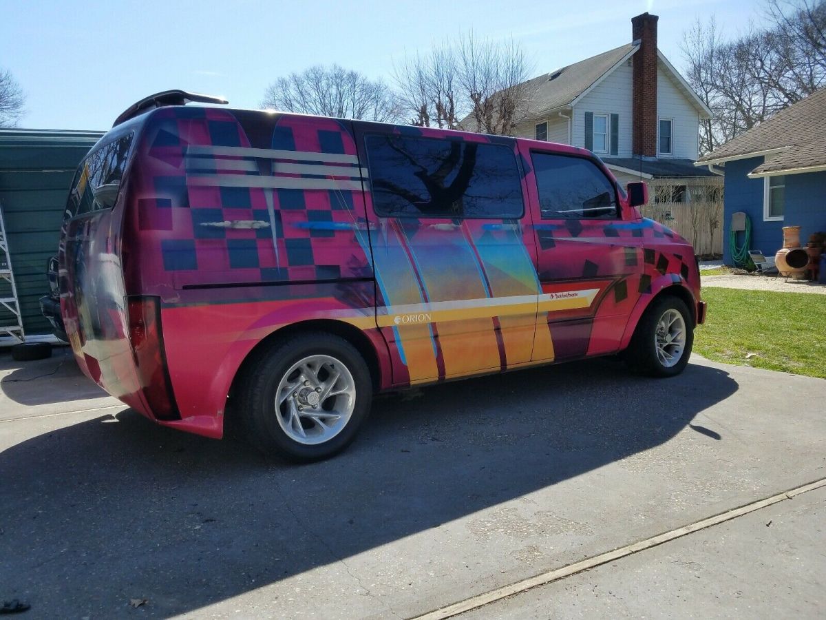 1985 Red Chevrolet Astro Van