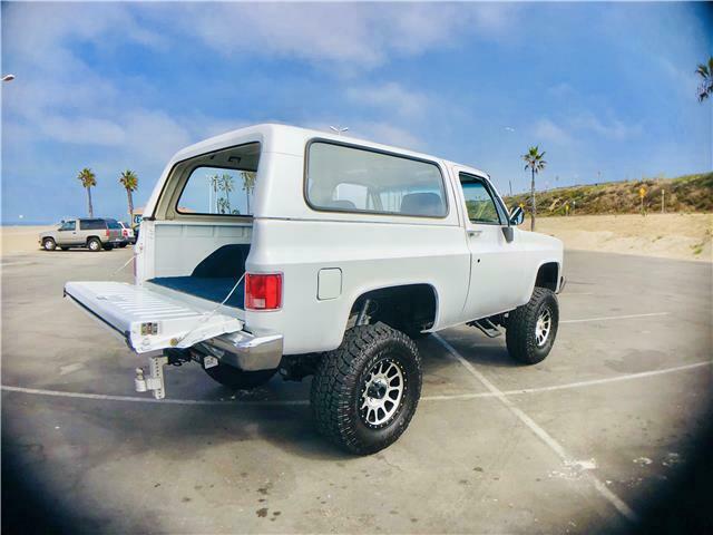 1985 White Chevrolet Blazer SUV