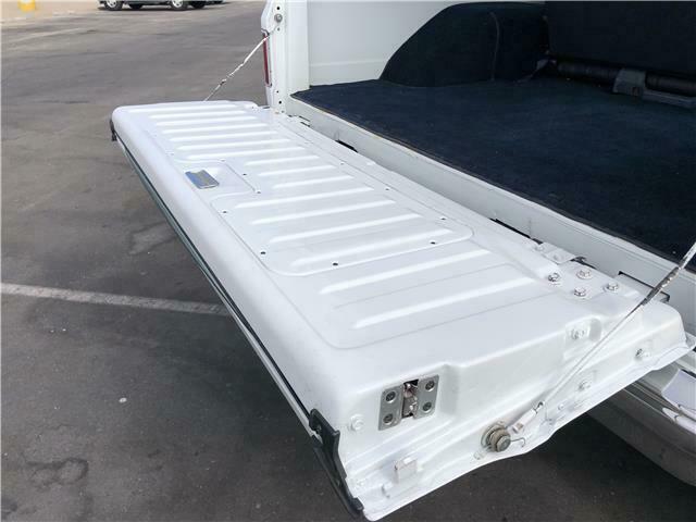 1985 White Chevrolet Blazer SUV