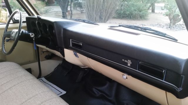 1985 TWO TONE BEIGE  AND WHITE Chevrolet C-10 C-10 SHORT BED