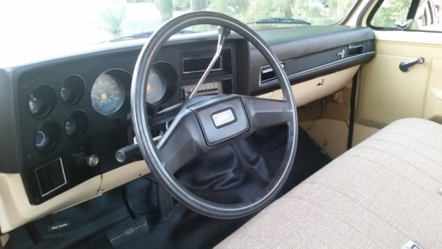 1985 TWO TONE BEIGE  AND WHITE Chevrolet C-10 C-10 SHORT BED