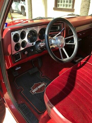 1985 Red Chevrolet C-10 SHORT & WIDE