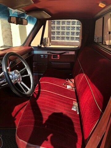 1985 Red Chevrolet C-10 SHORT & WIDE