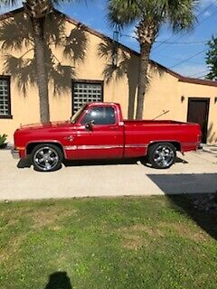 1985 Red Chevrolet C-10 SHORT & WIDE