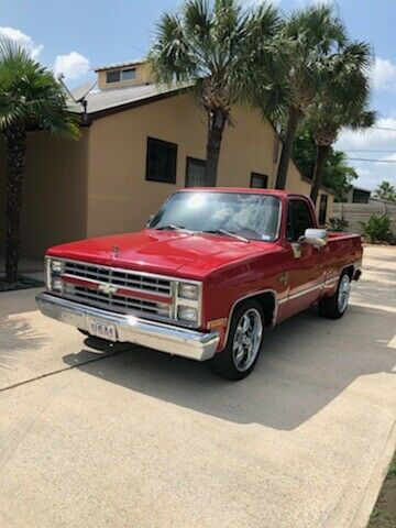 1985 Red Chevrolet C-10 SHORT & WIDE