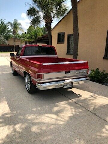 1985 Red Chevrolet C-10 SHORT & WIDE