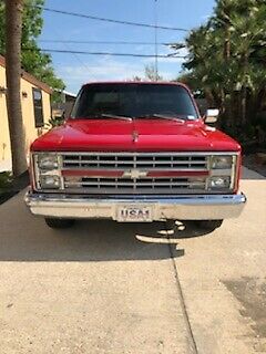 1985 Red Chevrolet C-10 SHORT & WIDE