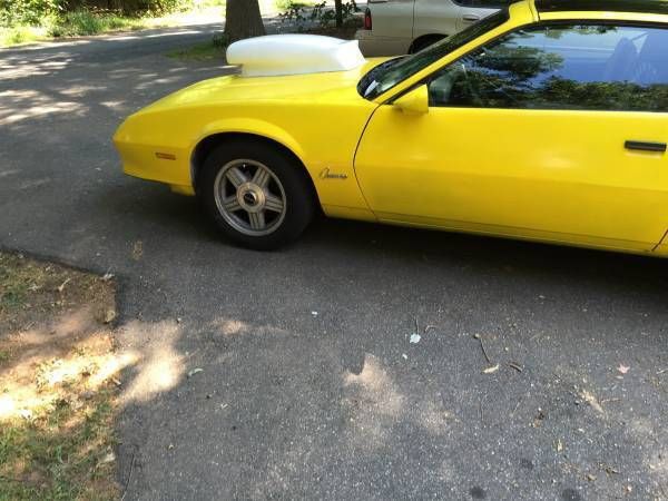 1985 Yellow Chevrolet Camaro T-Top