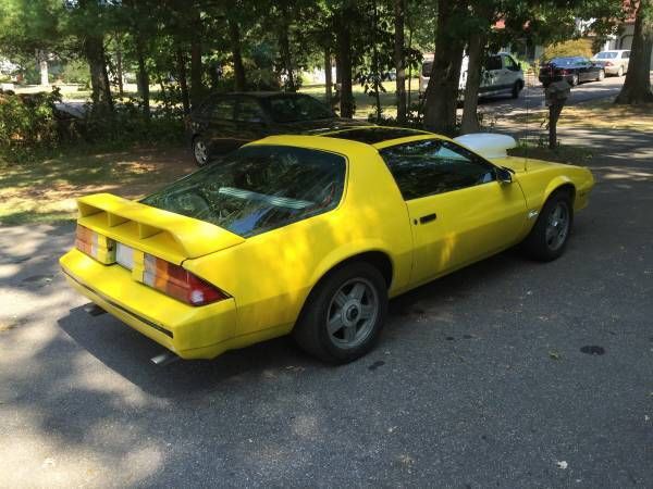 1985 Yellow Chevrolet Camaro T-Top