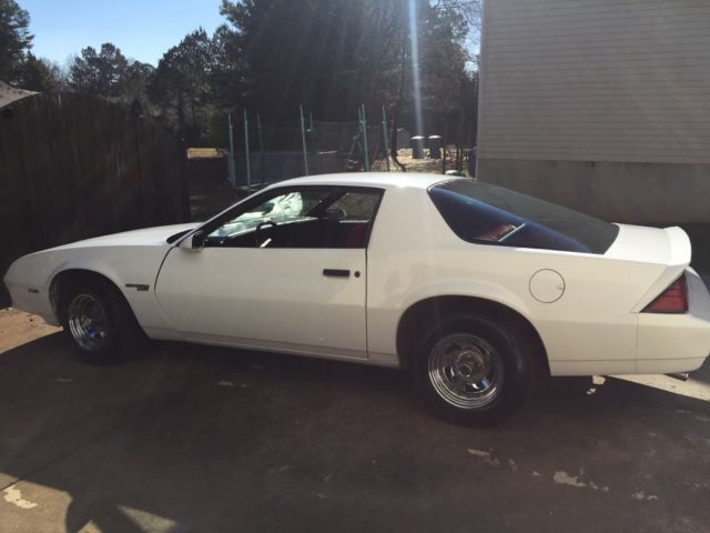 1985 White Chevrolet Camaro Coupe