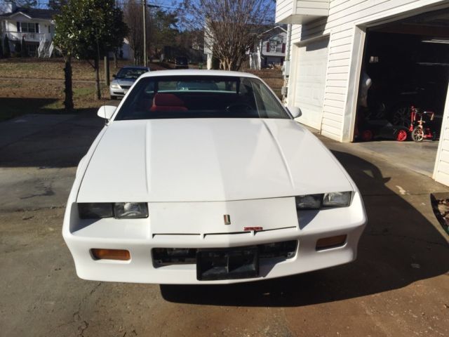 1985 White Chevrolet Camaro Coupe