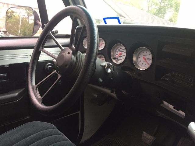 1985 White Chevrolet C/K Pickup 1500 Cab & Chassis
