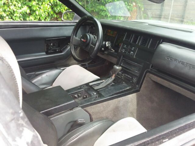 1985 Silver Chevrolet Corvette Coupe