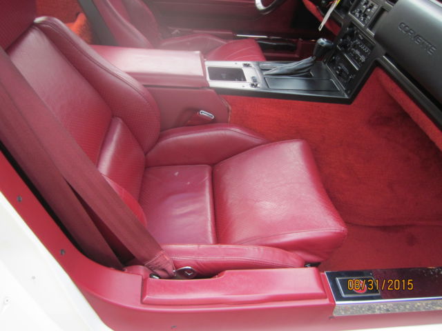 1985 White Chevrolet Corvette Hatchback