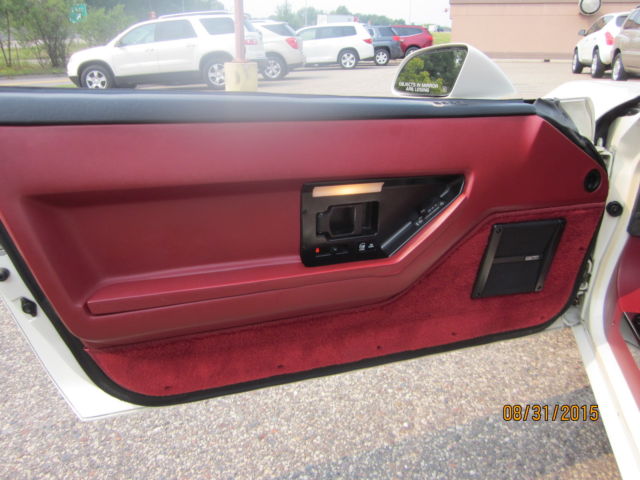 1985 White Chevrolet Corvette Hatchback