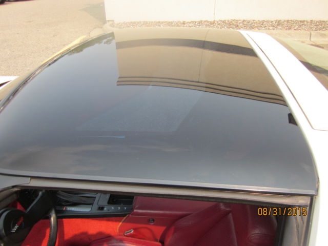 1985 White Chevrolet Corvette Hatchback