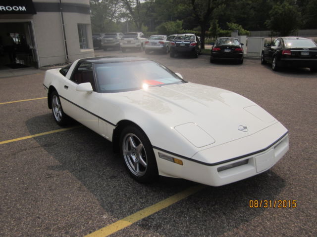 1985 White Chevrolet Corvette Hatchback