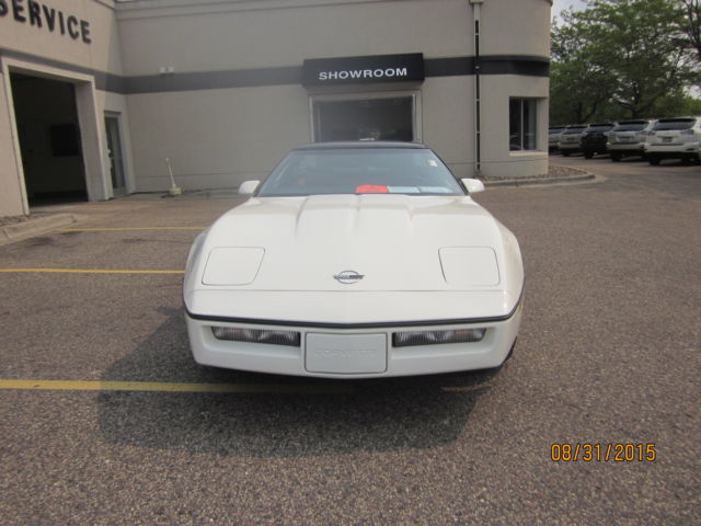 1985 White Chevrolet Corvette Hatchback