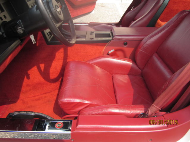 1985 White Chevrolet Corvette Hatchback