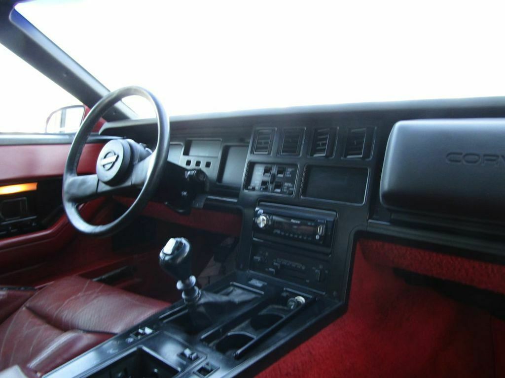 1985 Red Chevrolet Corvette Coupe