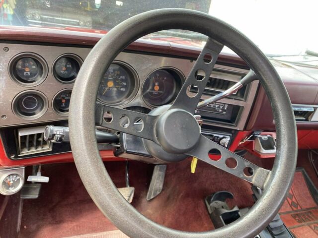 1985 Red Chevrolet K10 4x4 --