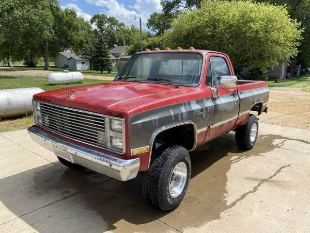 1985 Red Chevrolet K10 4x4 --