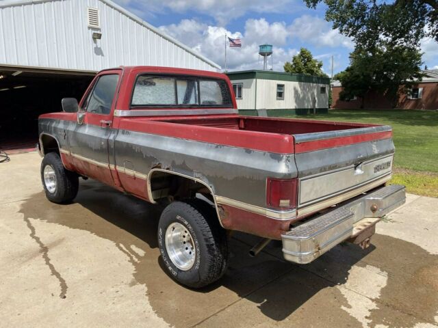 1985 Red Chevrolet K10 4x4 --