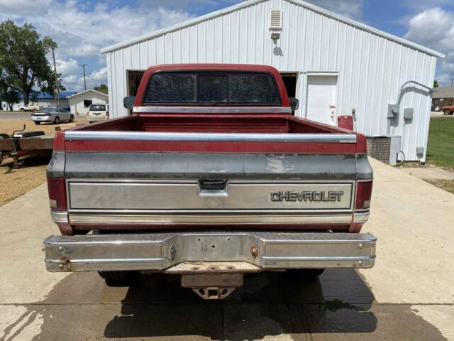 1985 Red Chevrolet K10 4x4 --