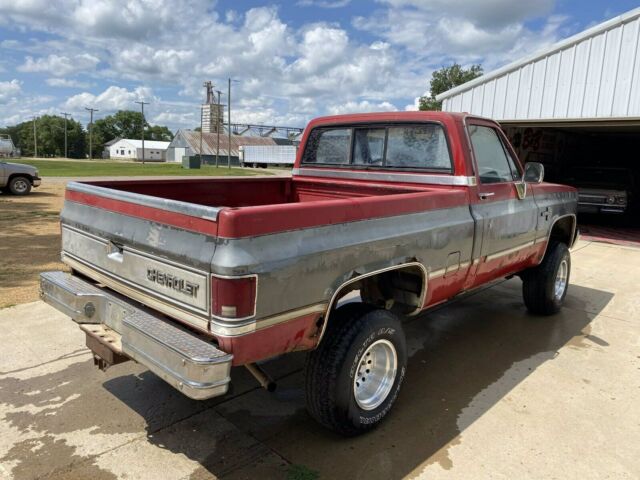 1985 Red Chevrolet K10 4x4 --