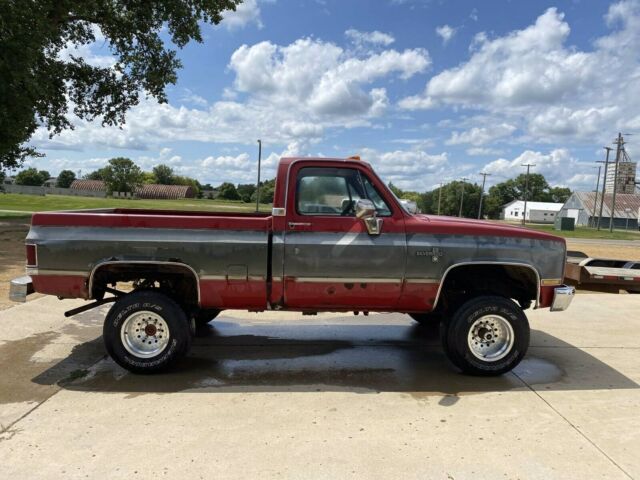 1985 Red Chevrolet K10 4x4 --