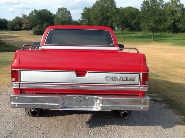 1985 Red Chevrolet C-10 --