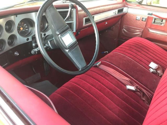 1985 Red Chevrolet C-10 --